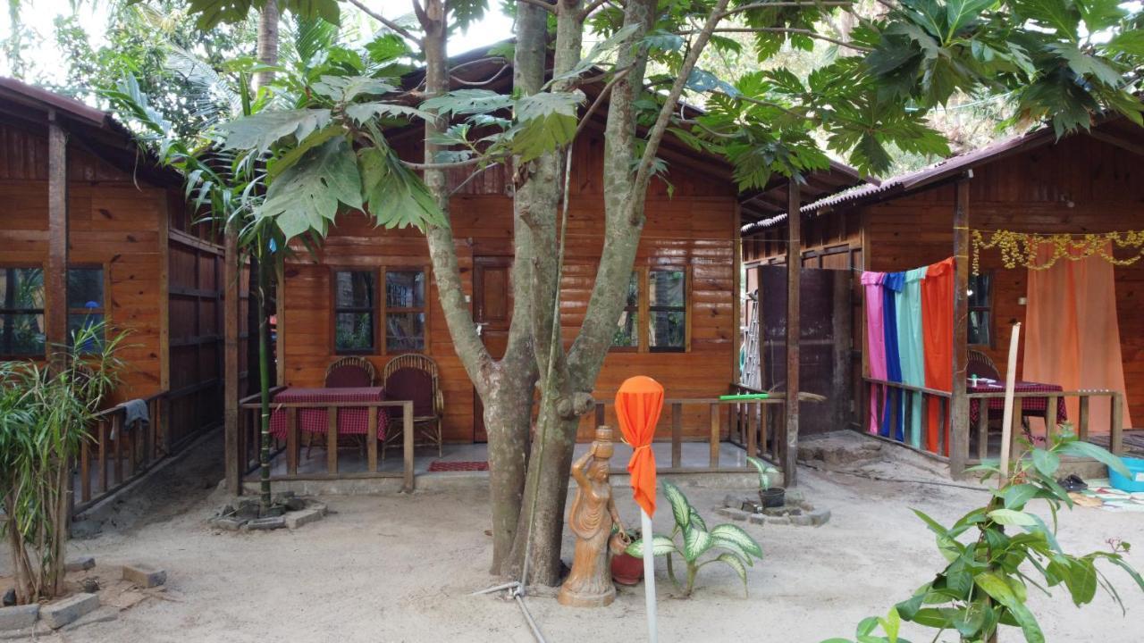 Fernandes Bar And Restaurant Bed & Breakfast Canacona Bagian luar foto