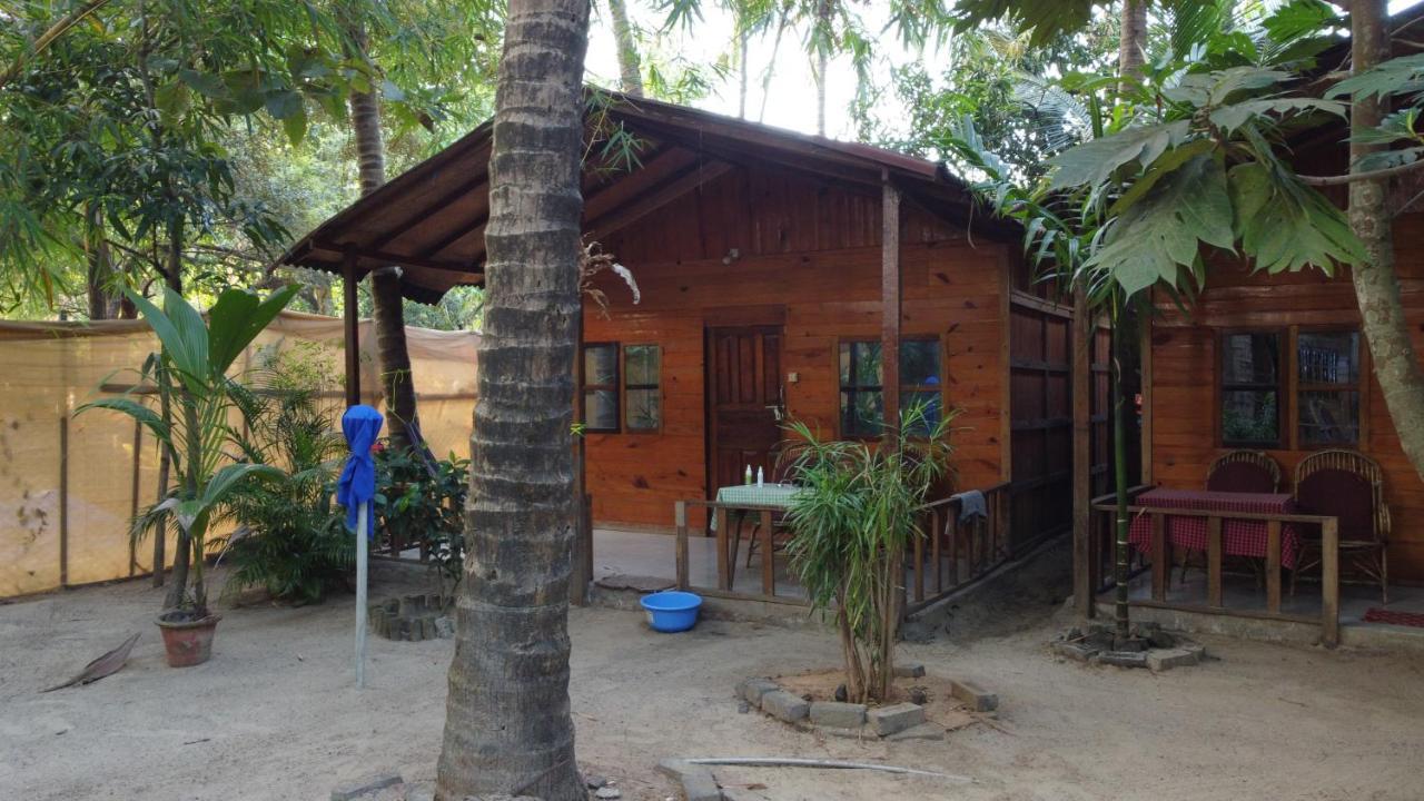 Fernandes Bar And Restaurant Bed & Breakfast Canacona Bagian luar foto
