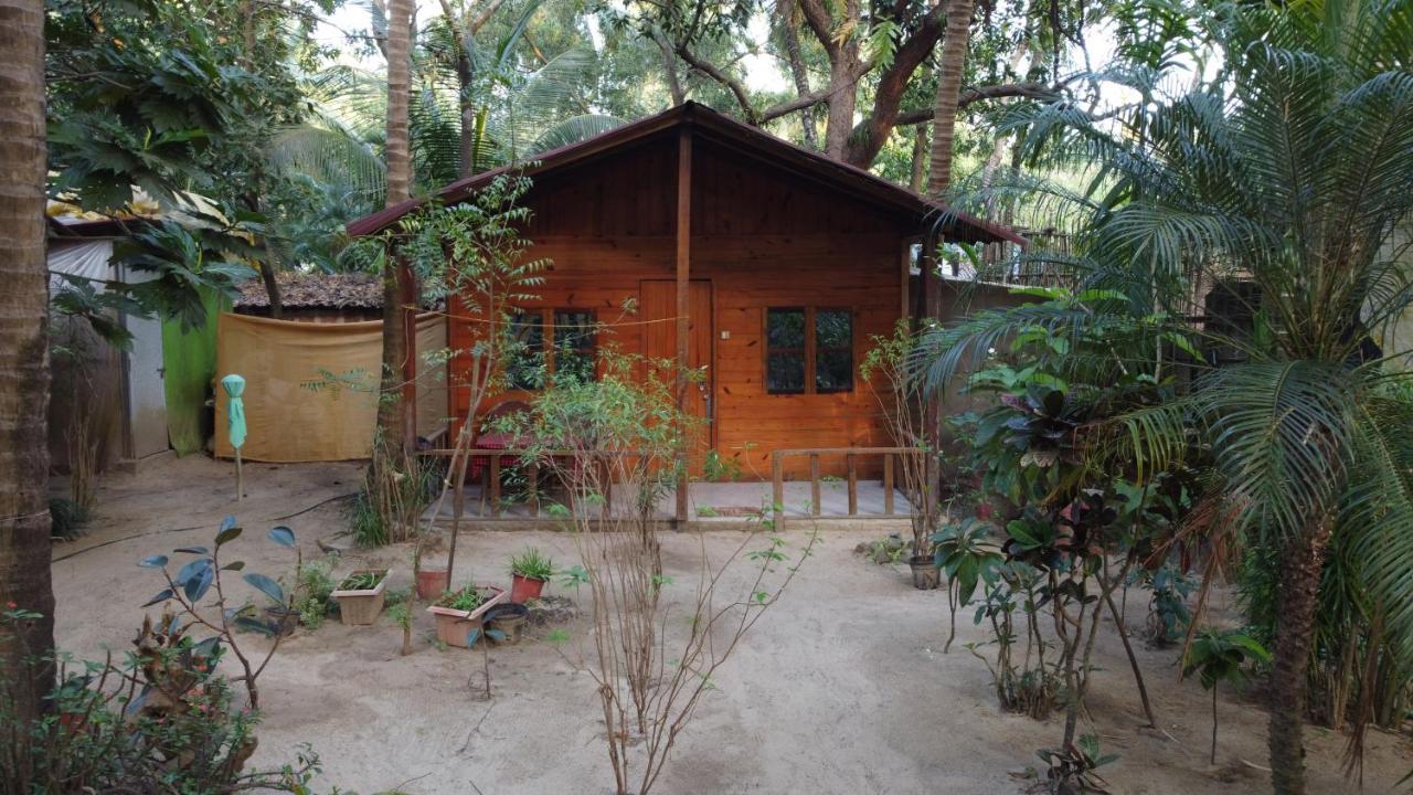 Fernandes Bar And Restaurant Bed & Breakfast Canacona Bagian luar foto