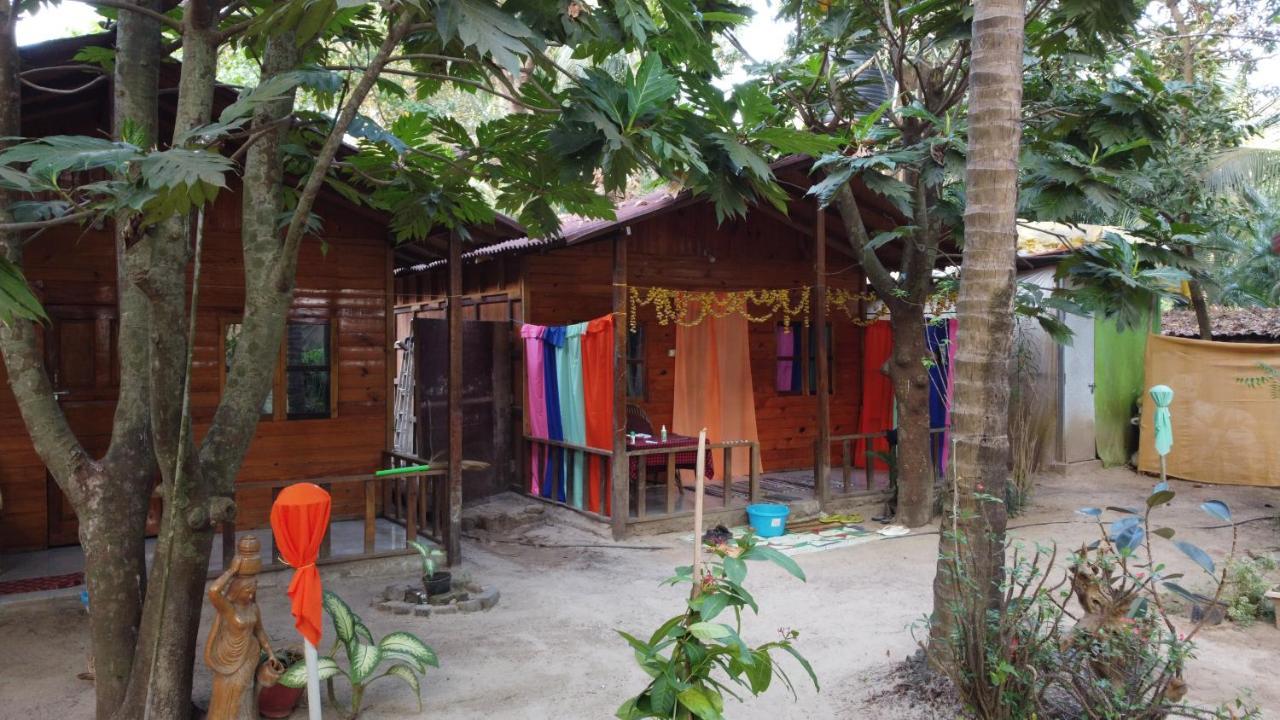 Fernandes Bar And Restaurant Bed & Breakfast Canacona Bagian luar foto