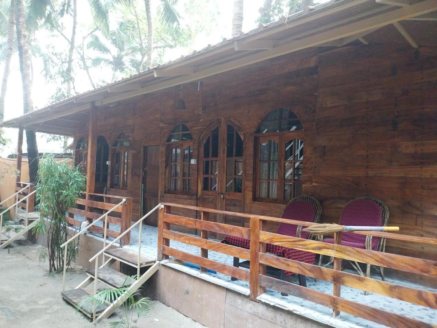 Fernandes Bar And Restaurant Bed & Breakfast Canacona Bagian luar foto