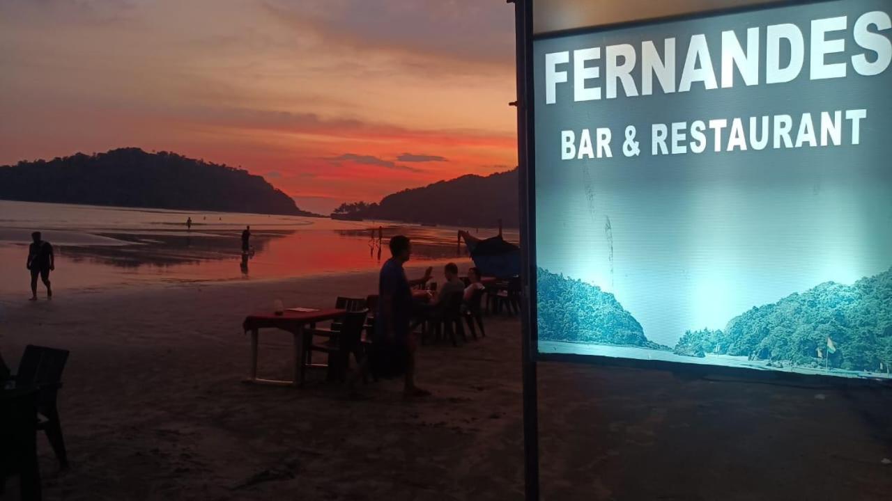 Fernandes Bar And Restaurant Bed & Breakfast Canacona Bagian luar foto
